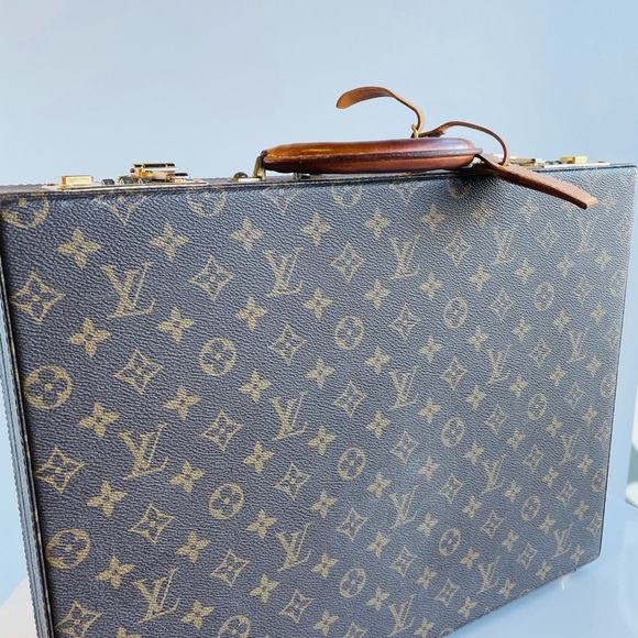 Louis Vuitton Authentic Briefcase - Picture 2 of 8